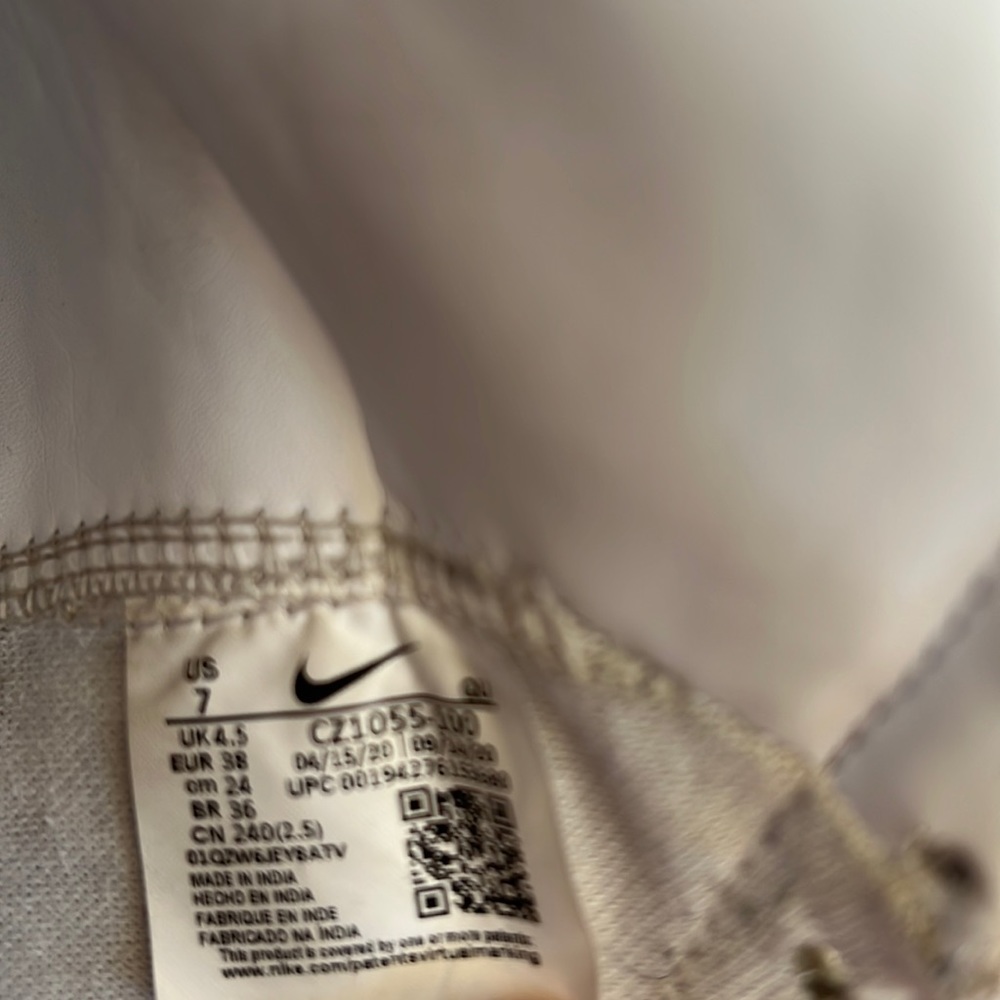 White Nike Blazers - Picture 6 of 6